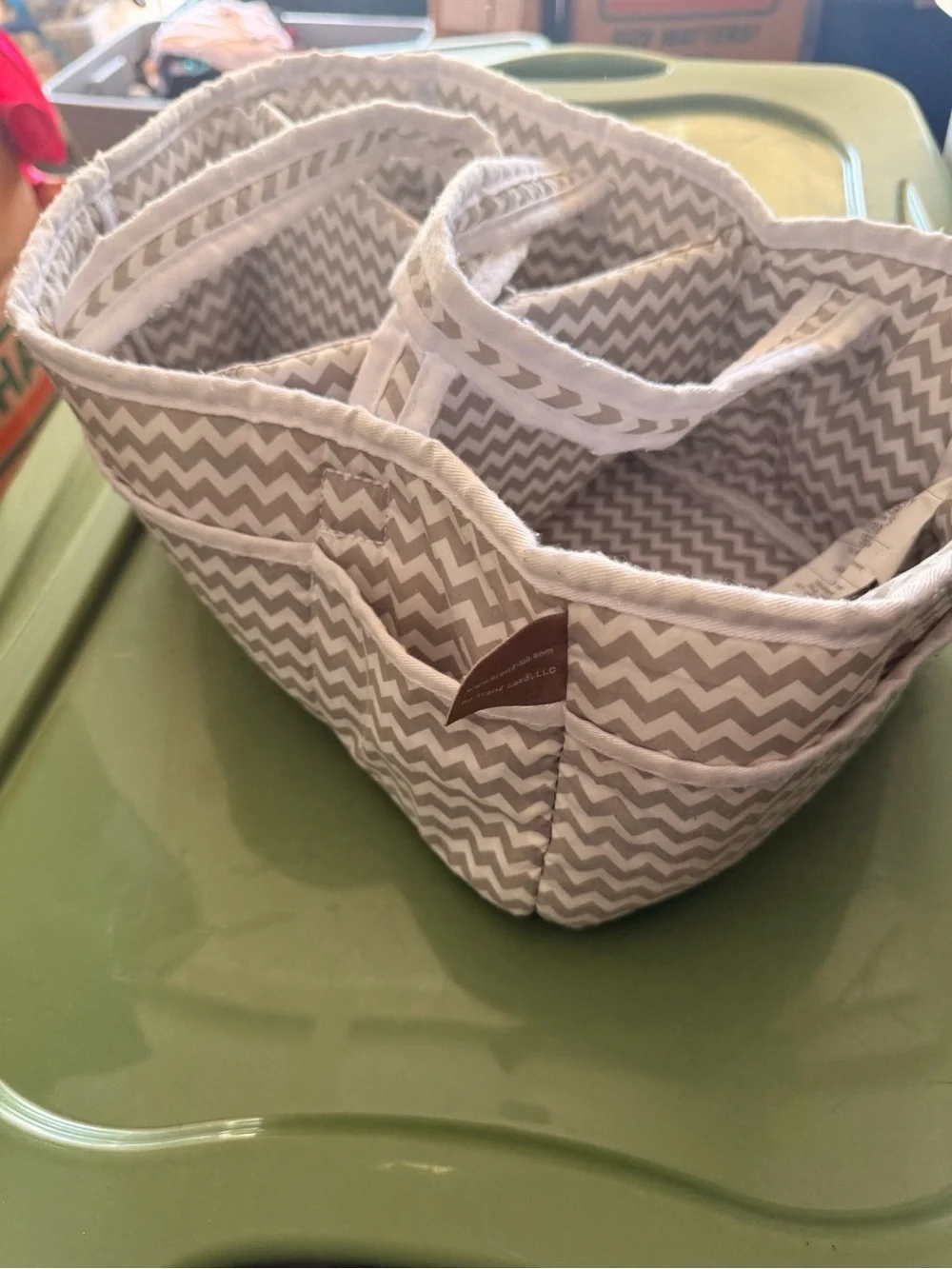 N/A neutral chevron